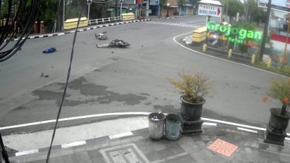Detik-Detik Dua Sepeda Motor Tabrakan di Blora Terekam CCTV, Dua Pengendara Terluka