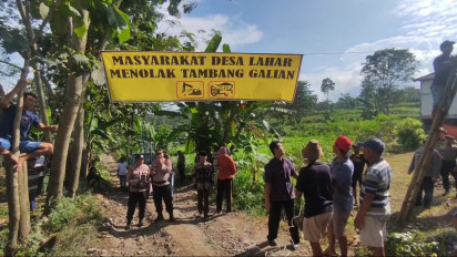 Dianggap Mengganggu Aktivitas Warga, Ratusan Warga Desa Lahar Pati Demo Tolak Tambang Galian C di Desanya