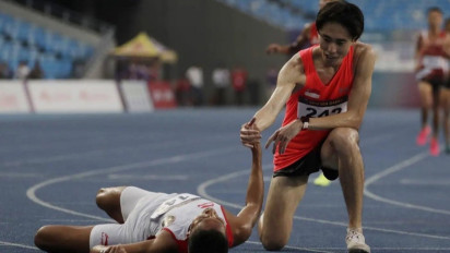 Respek! Atlet Singapura Berbagi Air Minum dengan Pelari Indonesia di Tengah Perlombaan SEA Games 2023
