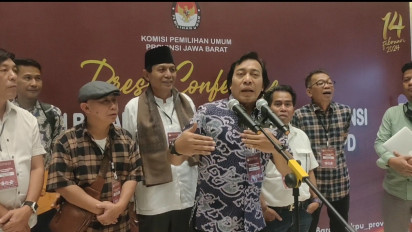 Nyalon DPD, Komeng datang Ke KPU Jabar di Kawal Jarwo Kwat, Bopak Castello dan Daus Separo