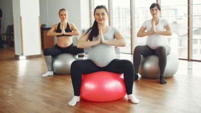 Simak Manfaat Olahraga Yoga Bagi Ibu Hamil, Salah Satunya Hindari Baby Blues