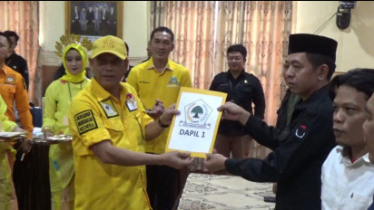 Unjuk Kekuatan, 35 Bacaleg Partai Golkar Takalar Dikawal Ribuan Pendukungnya Saat Mendaftar Ke KPUD Takalar