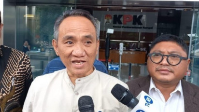 KPK Periksa Andi Arief Mengenai Aliran Dana Bupati Mamberamo Tengah