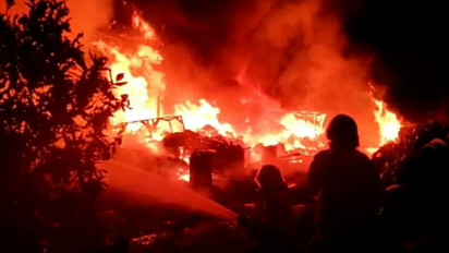 Api Menghanguskan Pabrik Tekstil di Cimahi, Diduga Kebakaran Akibat Korsleting Listrik, Kerugian Mencapai Miliaran