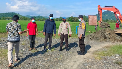 Irigasi Eks Lokasi Pembuangan Bangkai Babi Dijaga Warga