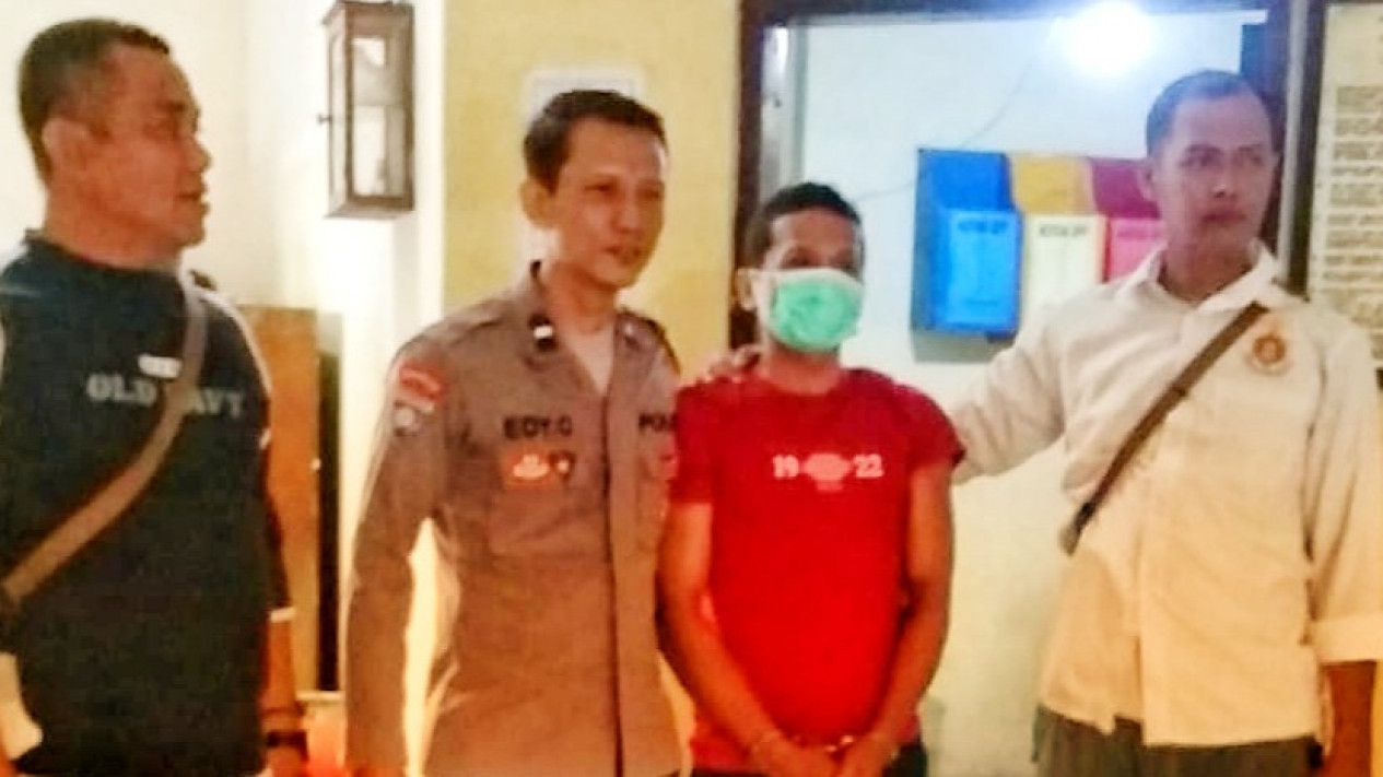 Seorang Pria di Kediri Tega Habisi Kakak Kandungnya, Hantam Kepala Korban dengan Besi
            - galeri foto