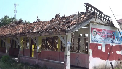 Viral! Bangunan Sekolah Dasar Ambruk, Warga Rekam Detik-detik Ambruknya Bangunan