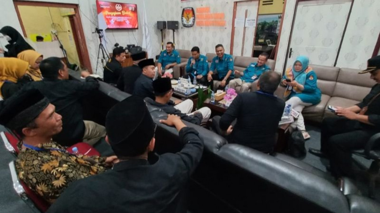 Temukan Bakal Caleg Bermasalah, Bawaslu Kota Bukittinggi Minta Warga Segera Lapor
            - galeri foto
