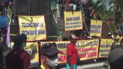Tolak Kenaikan Biaya Pengelolaan Sampah, Ratusan Tukang Sampah Demo di Pendopo Kabupaten Sidoarjo