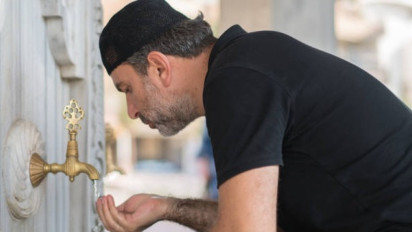 Simak Tutorial Wudhu Madzhab Imam Syafi'i, Salah Langkah Bisa-bisa Tidak Sah