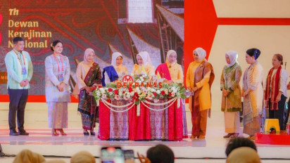 HUT Dekranas ke 43, dihadiri 1.496 Undangan Ditandai dengan Pemotongan Tumpeng oleh Ibu Negara