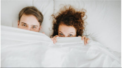 Bikin Paksu dan Bunda Nikmat Sampai ke Ubun-ubun, 5 Pose Hubungan Intim Ini Cocok untuk Malam Pertama