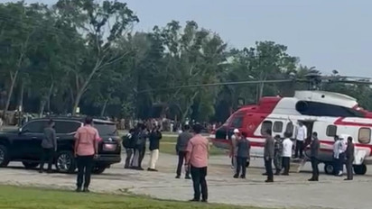 Berkunjung ke Labura, Presiden Jokowi Tinjau Sejumlah Jalan Rusak Seperti Kubangan Lumpur