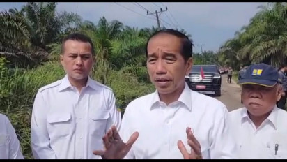 Seperti Lampung, Jokowi Ambil Alih Perbaikan Jalan Kabupaten yang Tak Mampu Dikerjakan oleh Bupati