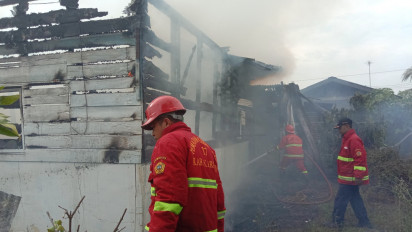 Rumah Semi Permanen di Gang Awang Nor Meral Karimun Hangus Dilahap Si Jago Merah