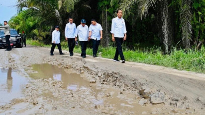Mobil Presiden Jokowi Balik Arah karena Tersangkut saat Tinjau Jalan Rusak di Labura
