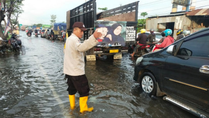 Banjir Rob Kembali Menerjang Jalur Pantura Demak