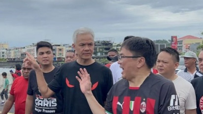 Kunjungi Manado, Ganjar Pranowo Nikmati Nasi Kuning Campur Ikan Roa Merah