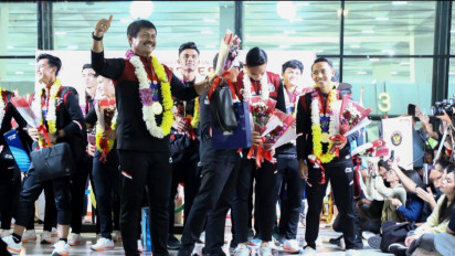 Pemain Timnas Indonesia U-22 Nikmati Kawalan dari Ratusan Suporter Menuju Hotel