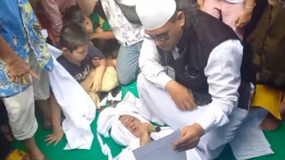 Niat Bersihkan Nama Rian Antoni Warga Palembang Melakukan Sumpah Pocong atau Mubahalah di Musala