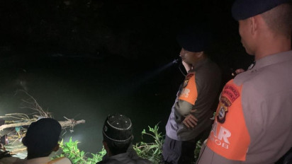 Nenek Dilaporkan Hilang di Sungai, SAR Brimob Bone Dan Basarnas Gerak Cepat Cari Korban
