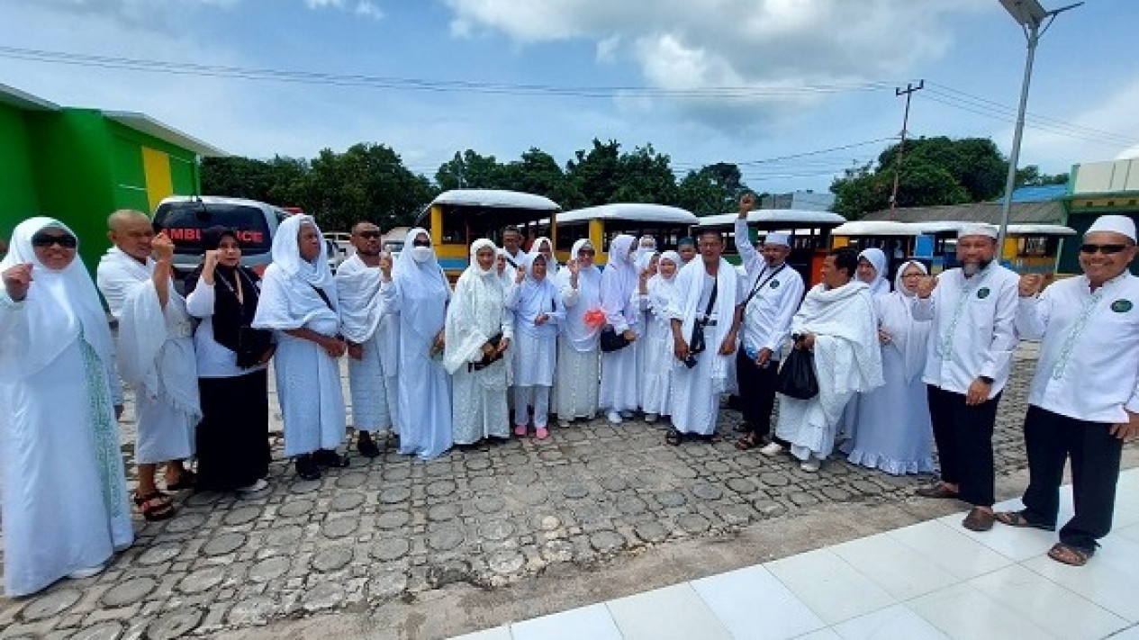 146 Jemaah Calon Haji Asal Karimun Siap Diberangkatkan ke Tanah Suci, Usia Termuda 22 Tahun
            - galeri foto