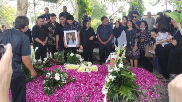 Isak Tangis Warnai Pemakaman Putri Pj Gubernur Papua Pegunungan di Grobogan