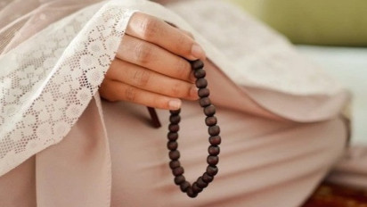 MasyaAllah, Ustaz Adi Hidayat Bilang Semua yang Dibaca Saat Fajar Langsung Disaksikan oleh Allah SWT, Makanya Ayo Amalkan Dzikir Pagi!