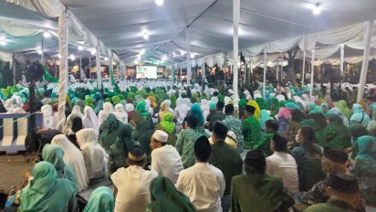Sholawatan Bersama Gus Yahya di Surabaya, Warga Nahdiyin dan Polisi Guyub Rukun