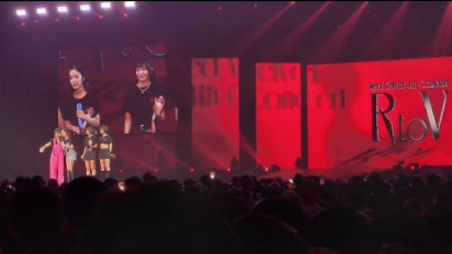 Red Velvet Tampil Energik Bawakan Zimzalabim, Janji Bakal Kembali ke Indonesia Bersama Joy