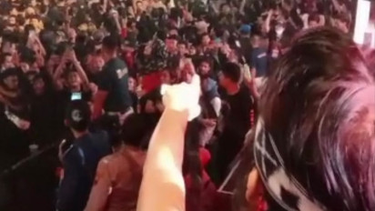 Konser Slank di Semarang Ricuh, Polisi Tembakkan Gas Air Mata