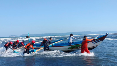 Satu Nelayan Ditemukan Tewas, Tim SAR Jember Lanjutkan Pencarian di Hari Ketiga