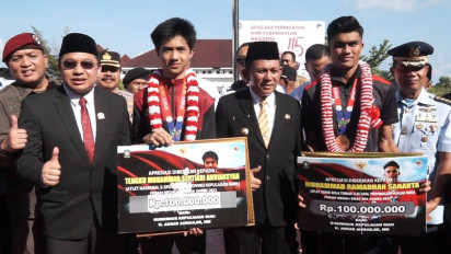 Peraih Emas Sea Games Asal Kepri Sananta dan Septian Disambut Meriah dan Dapat Hadiah dari Gubernur Kepri