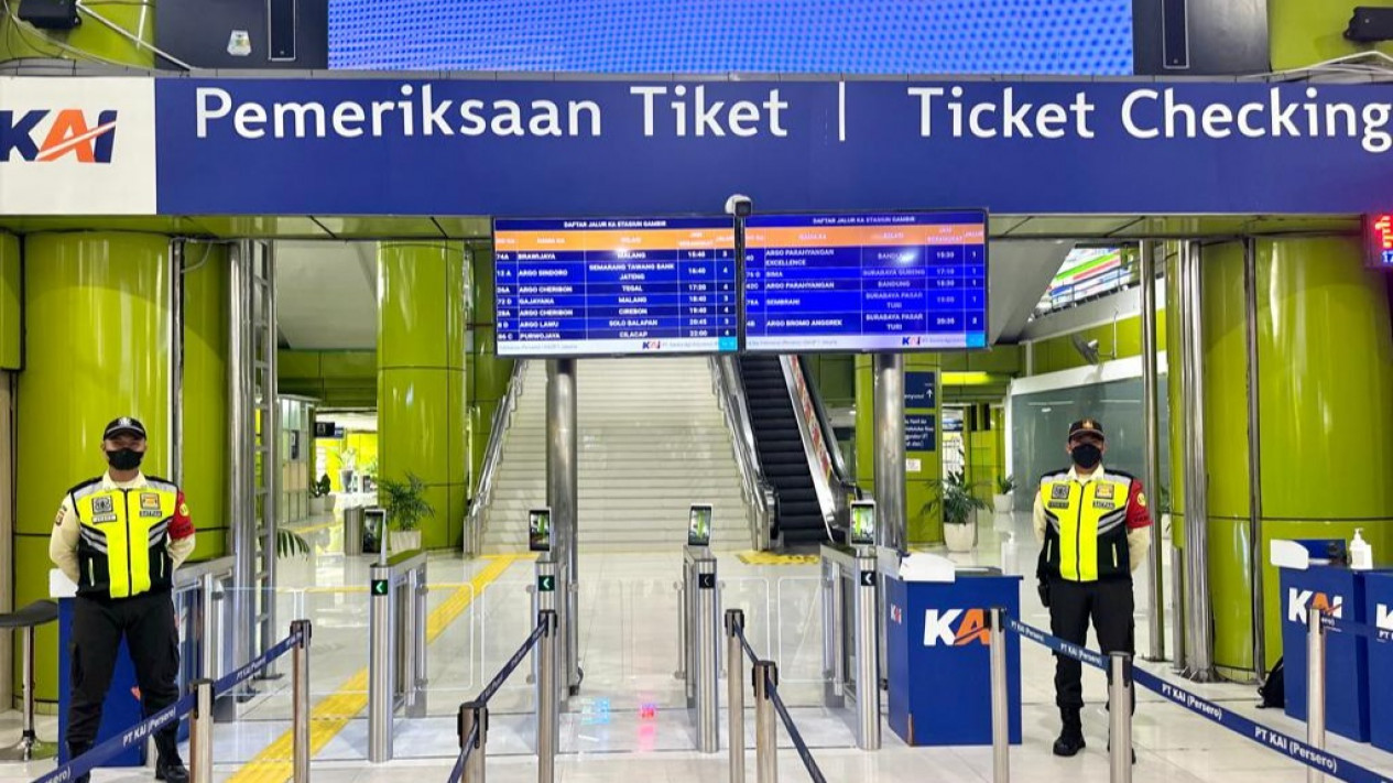 Vaksin Tidak Lagi Jadi Syarat Naik Kereta Api, PT KAI: Belum
            - galeri foto