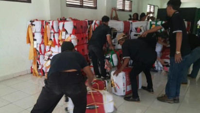 Ratusan Koper Jemaah Calon Haji Kloter 1 Tiba di Embarkasi Solo
