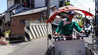Tukang Becak di Surabaya Naik Haji, Ini Kisah Perujuangannya