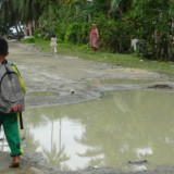 Jalan Lingkar Pulau Simeulue Aceh Rusak Parah Selama 10 Tahun, Ancam Kesehatan dan Tingkatkan Kecelakaan