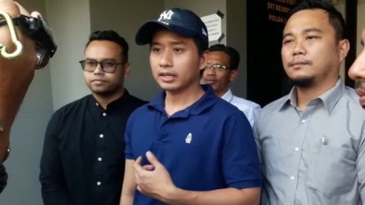 TikTokers Korban Penipuan Jastip Tiket Coldplay, Nicho Saputra Nugraha, Memberikan Keterangan di Polda Sumsel