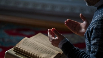 Rezeki Datang Meledak-ledak, Ustaz Adi Hidayat Bilang Amalkan Dua Dzikir Dahsyat Ini