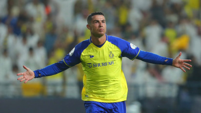 Viral! Cristiano Ronaldo Sujud Syukur Seusai Cetak Gol Spektakuler untuk Al Nassr