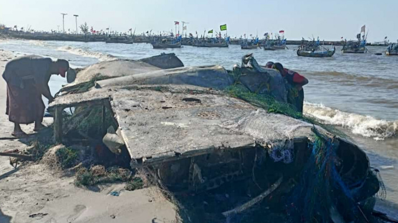 Nelayan Lamongan Temukan Bangkai Pesawat Terbang saat Mencari Ikan
            - galeri foto