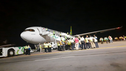 Alhamdulillah, Calon Jemaah Haji Kloter Pertama Embarkasi Solo Terbang ke Tanah Suci