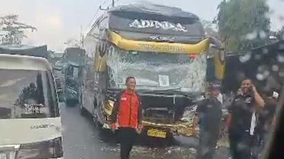 2 Bus Jemaah Haji Asal Pamekasan Alami Laka Beruntun di Bangkalan Madura