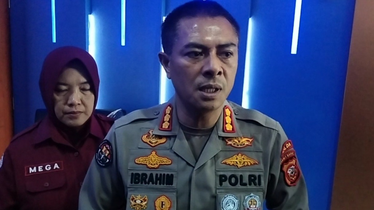 Amankan Uji Coba, Polda Jabar Terjunkan 275 Personel di Jalur Kereta Cepat Jakarta-Bandung 
            - galeri foto