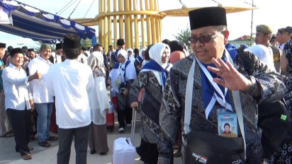 214 Jemaah Calon Haji Asal Tanjungpinang Diberangkatkan ke Embarkasi Batam