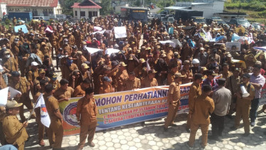 Tuntut Penyetaraan Penghasilan, Ribuan Perangkat Desa di Kerinci Demo Kantor Bupati