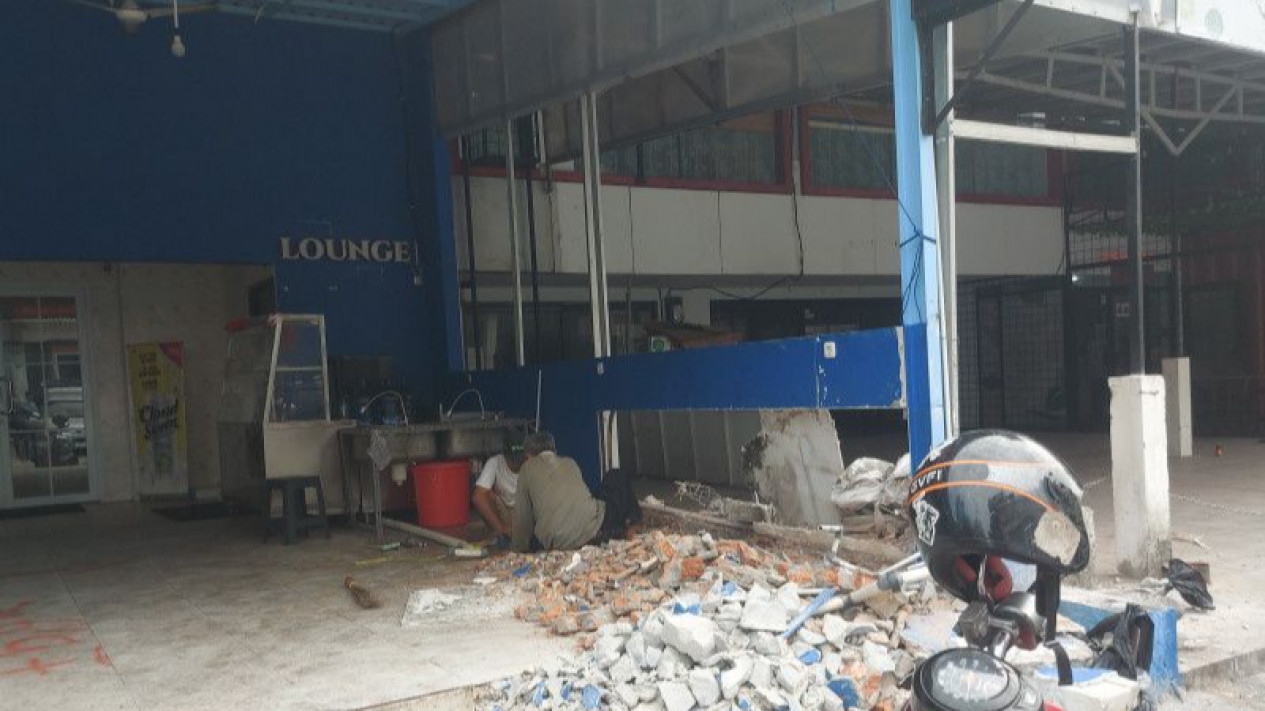 Alasan Pemilik Ruko Makan Jalan di Pluit Tutup Drainase: Takut Tikus dan Bau Got
            - galeri foto