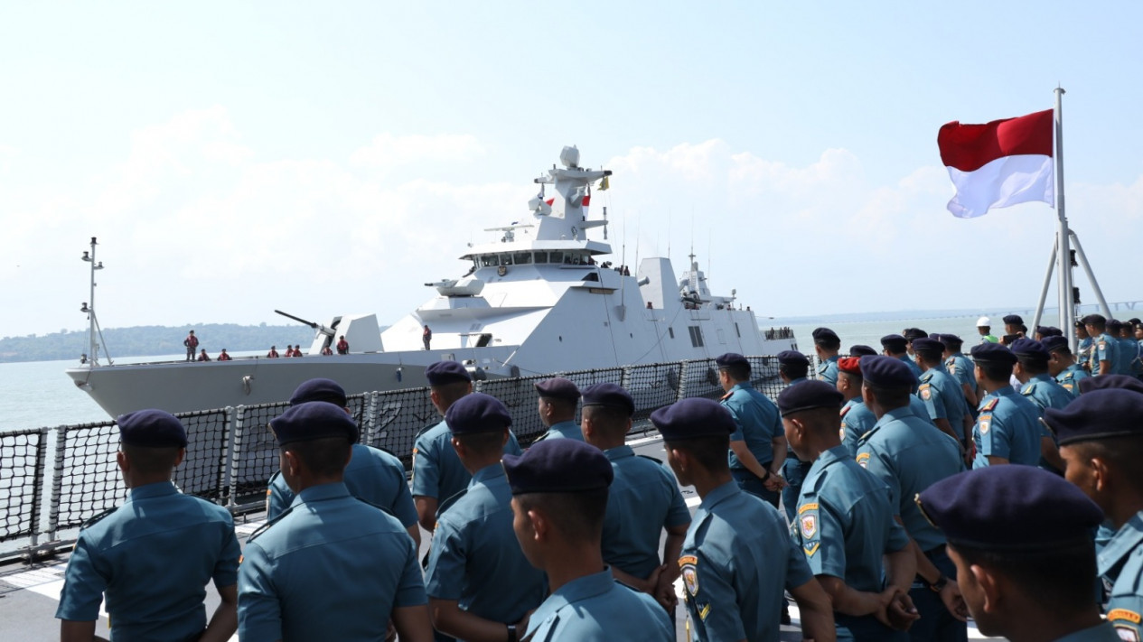 Harumkan Negara dalam Latma AIMEX dan AMNEX, KRI I Gusti Ngurah Rai 332 Kembali ke Indonesia
            - galeri foto