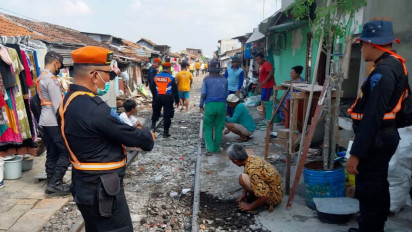 Jaga Keamanan dan Ketertiban, KAI Daop 8 Surabaya Tegur Masyarakat yang Beraktifitas di Jalur Kereta