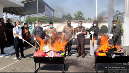 Kejari Lumajang Musnahkan Barang Bukti Hasil Kejahatan, Didominasi Tindak Kejahatan Narkoba